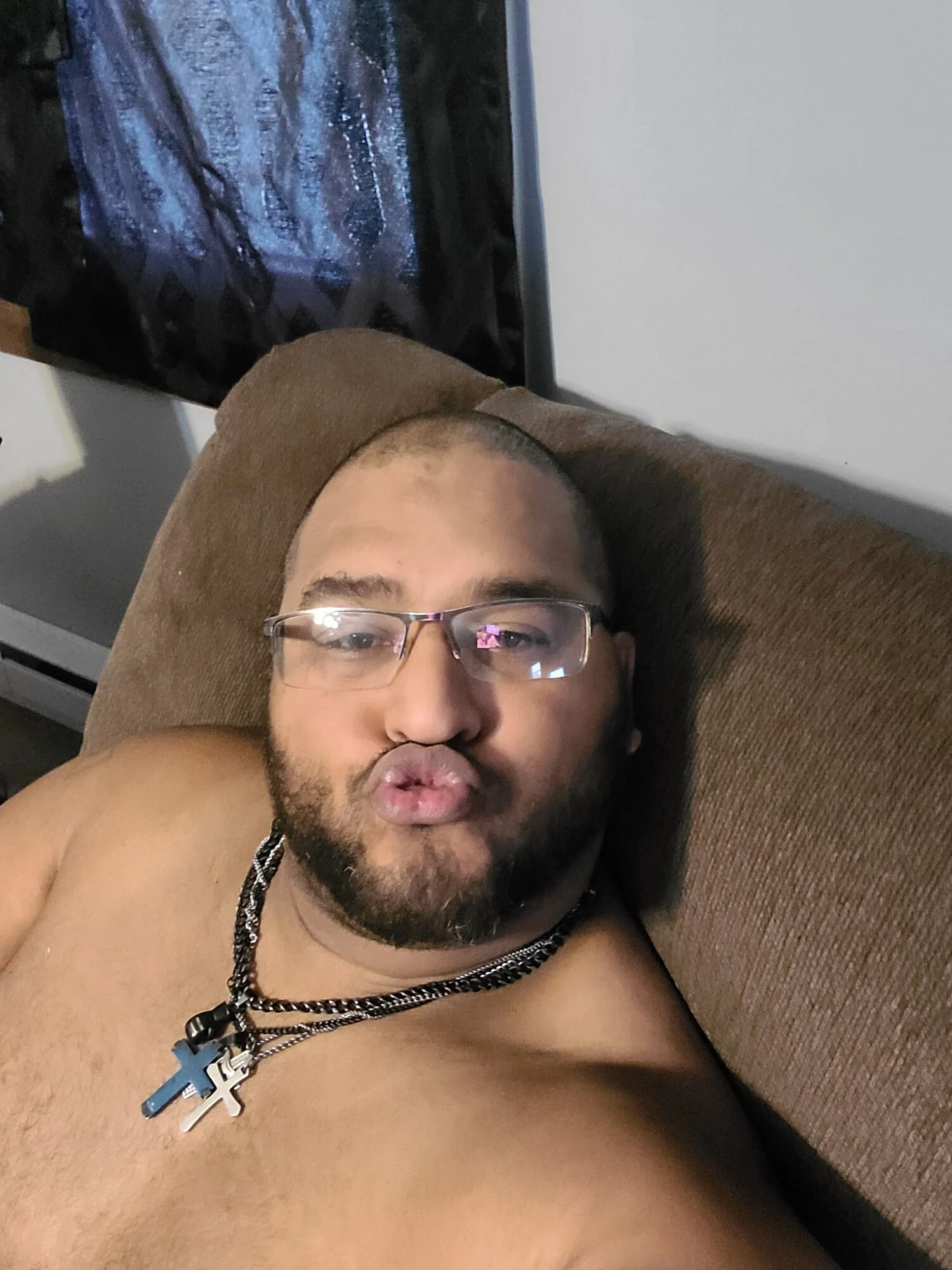 Yağlanmış yarağımı okşuyor