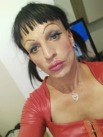 Gerçek trans sissy orospu