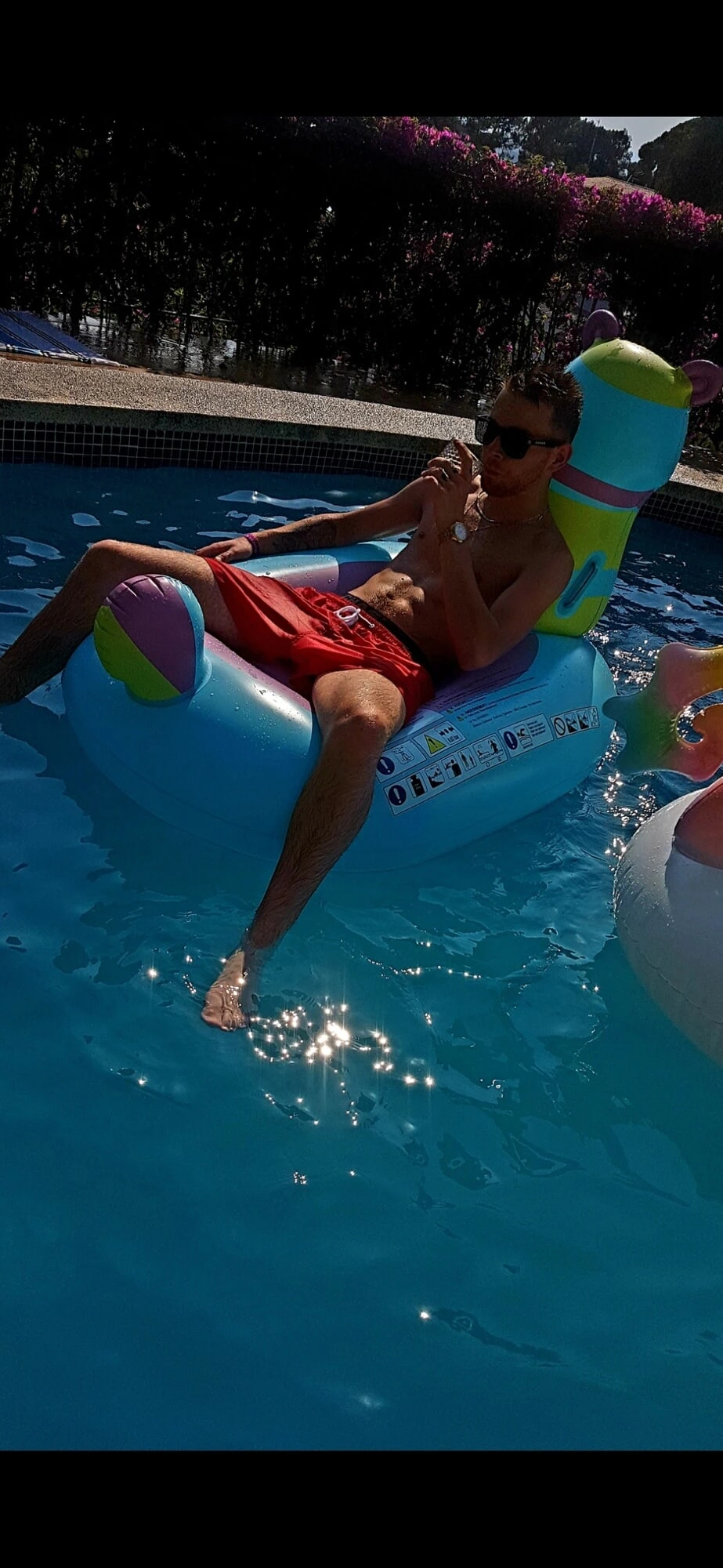 Canlının tadını çıkarıyor