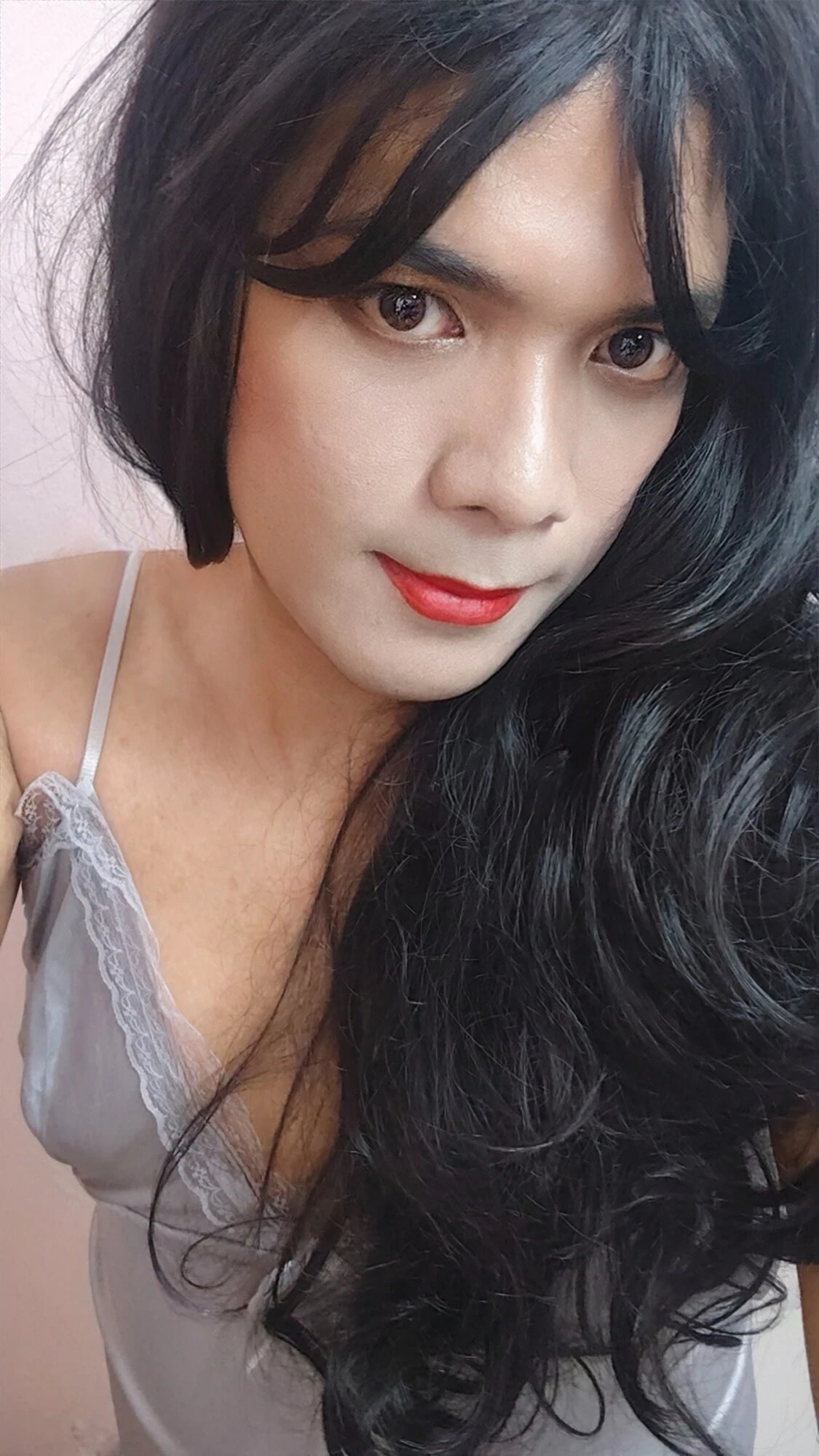 Seksi iç çamaşırlı kadın kılıklı aubrey bekaret kafesi giyiyor