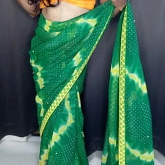 Моя мачеха прошлой ночью носит эту сари 