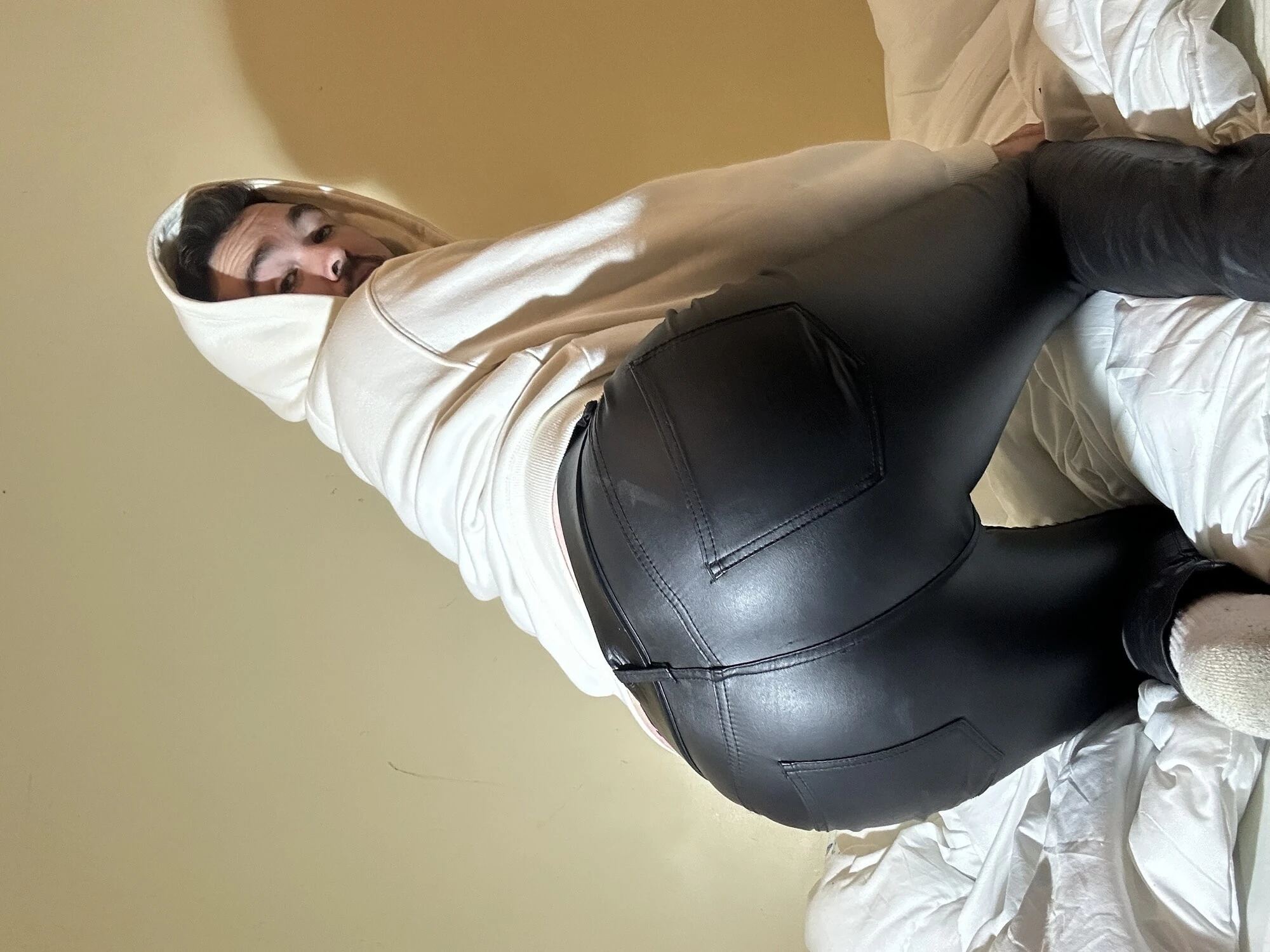 Больше кожи 😈