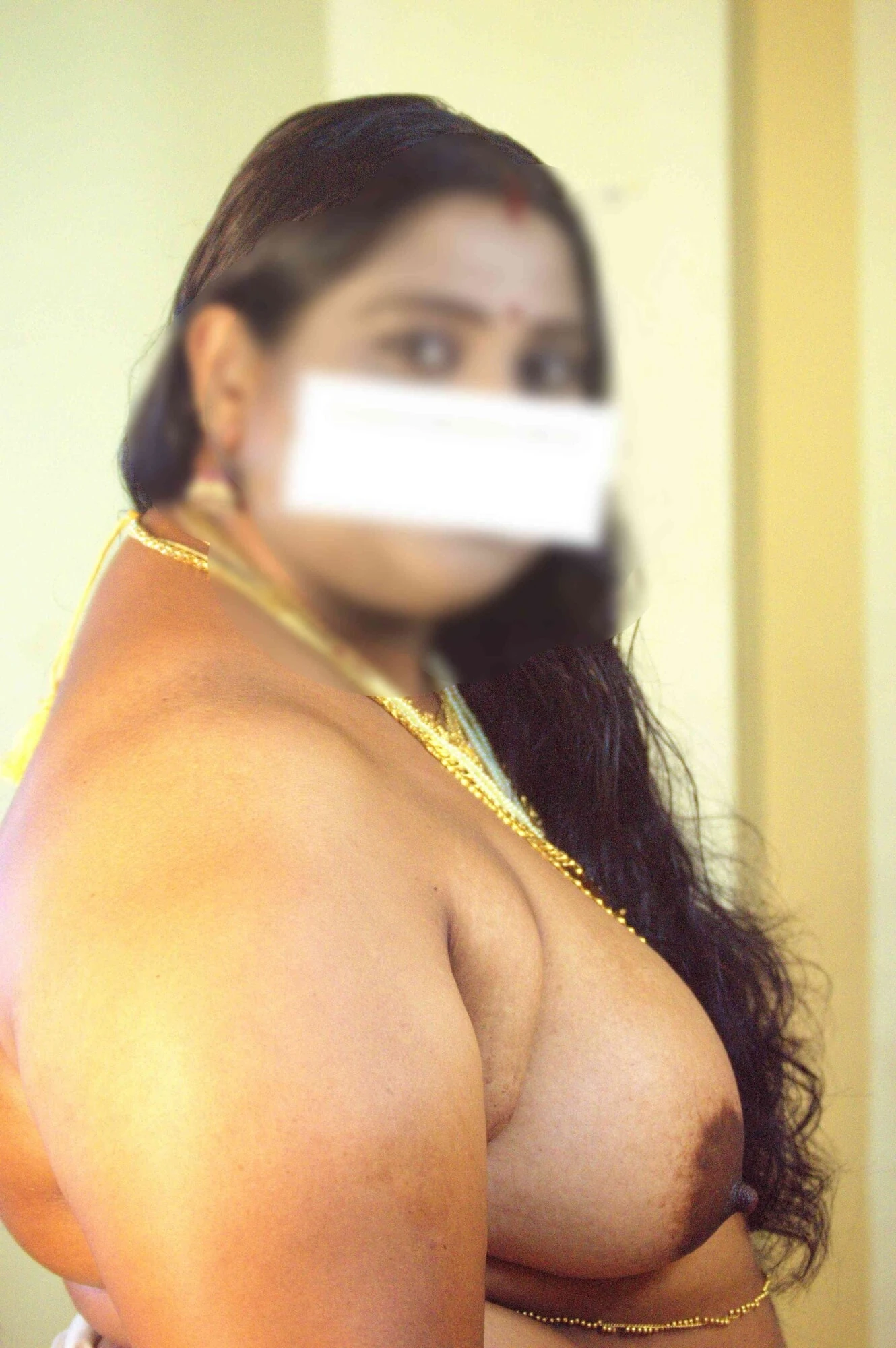 Geleneksel elbiseli Hintli kız.