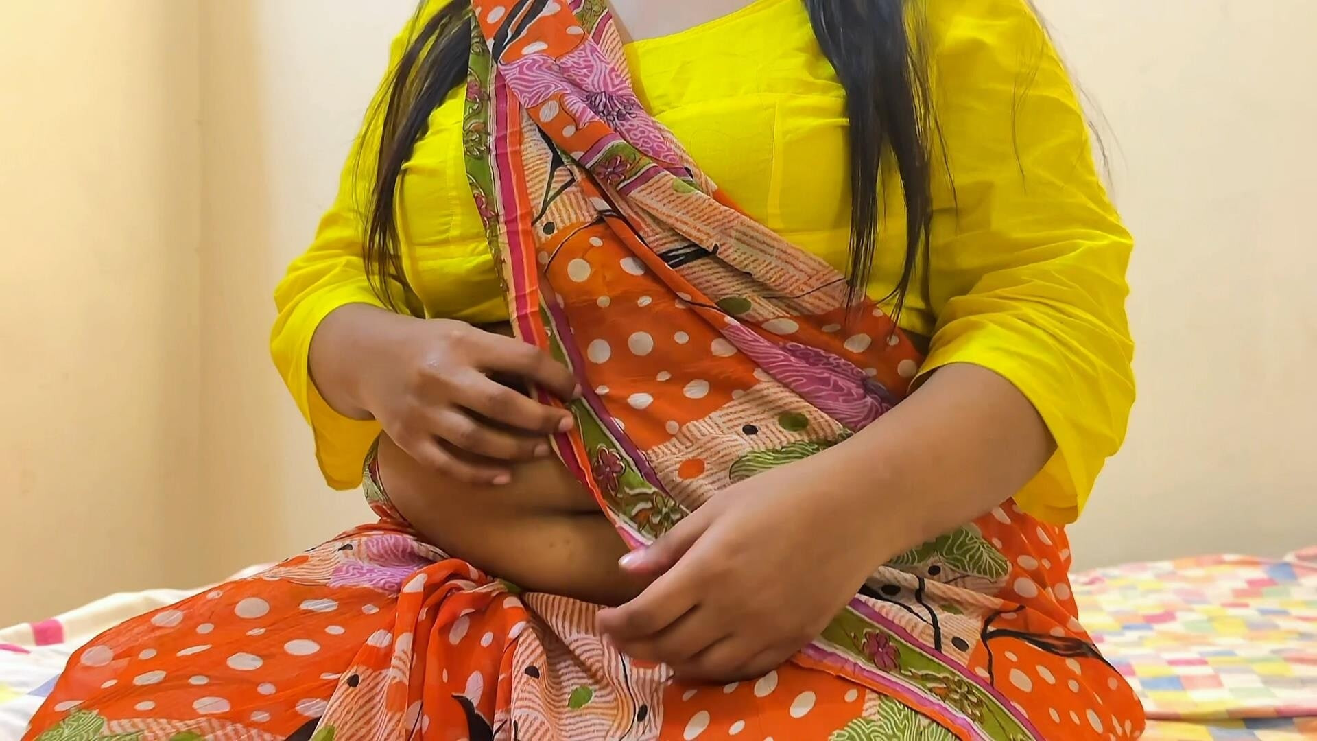 Tamil Hot Bhabhi Wearing Yellow Blouse &amp; orange Saree - BBW