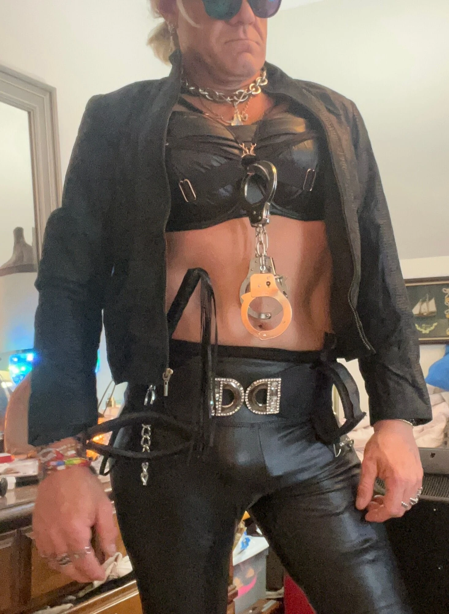 Мне нужен член, чтобы пососать