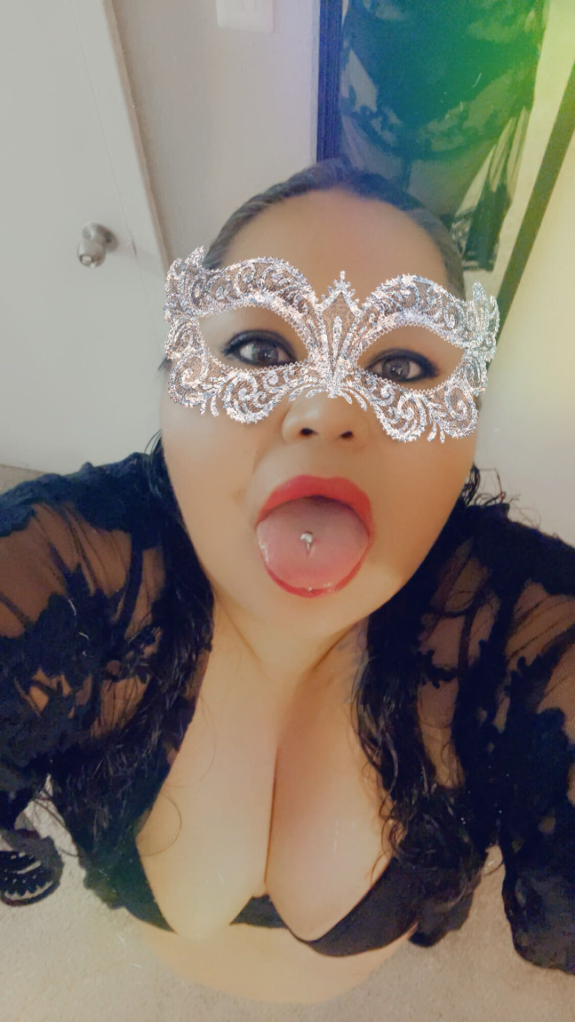 Dilim piercing yapıyor çünkü sana biraz ora vermek istiyorum