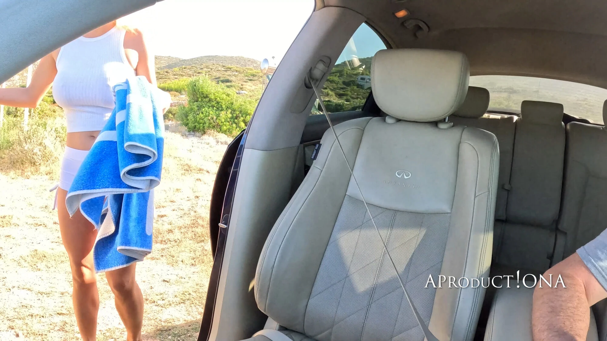 Peeing twice and SQUIRTING on the way to the beach in my Car #2