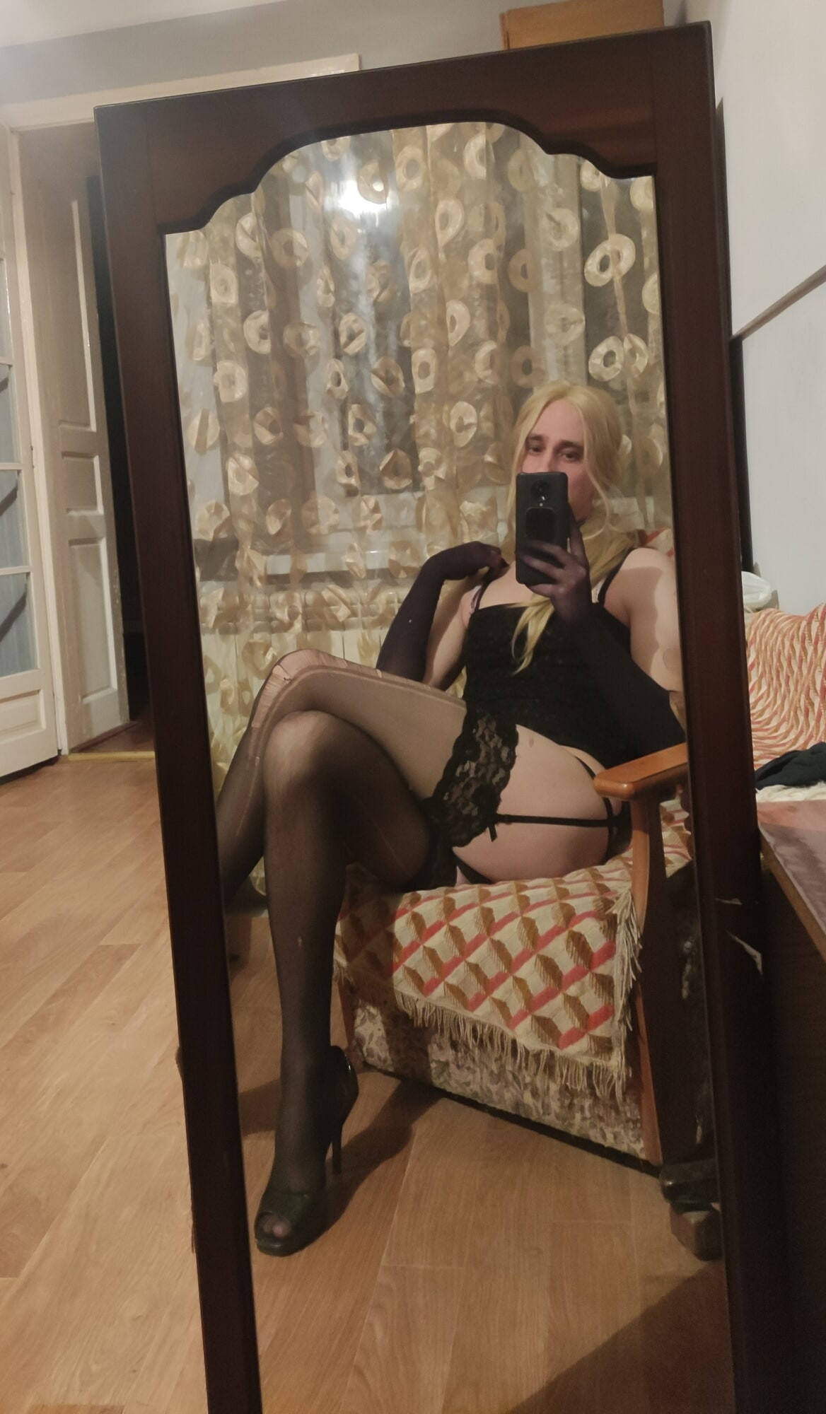 Kadın kılıklı kadın femboy