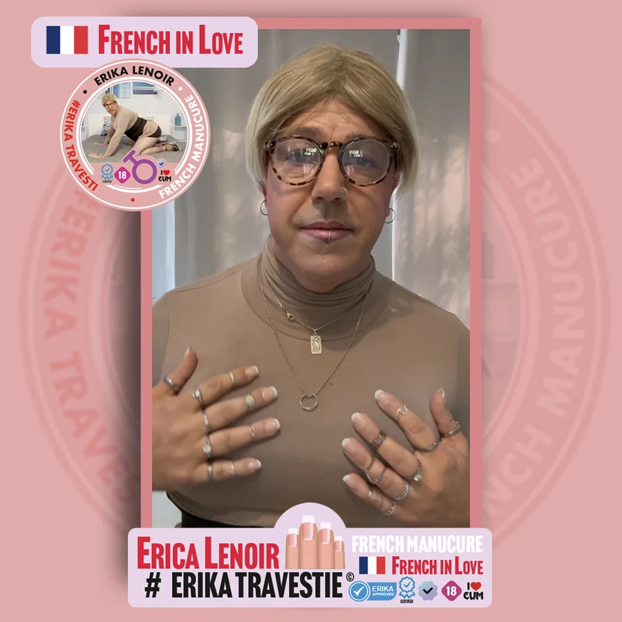 В мини-юбке и сандалиях Crystal Platform