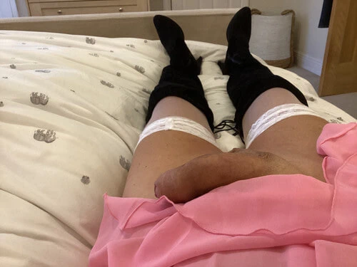 Pembe gecelikli olgun CD