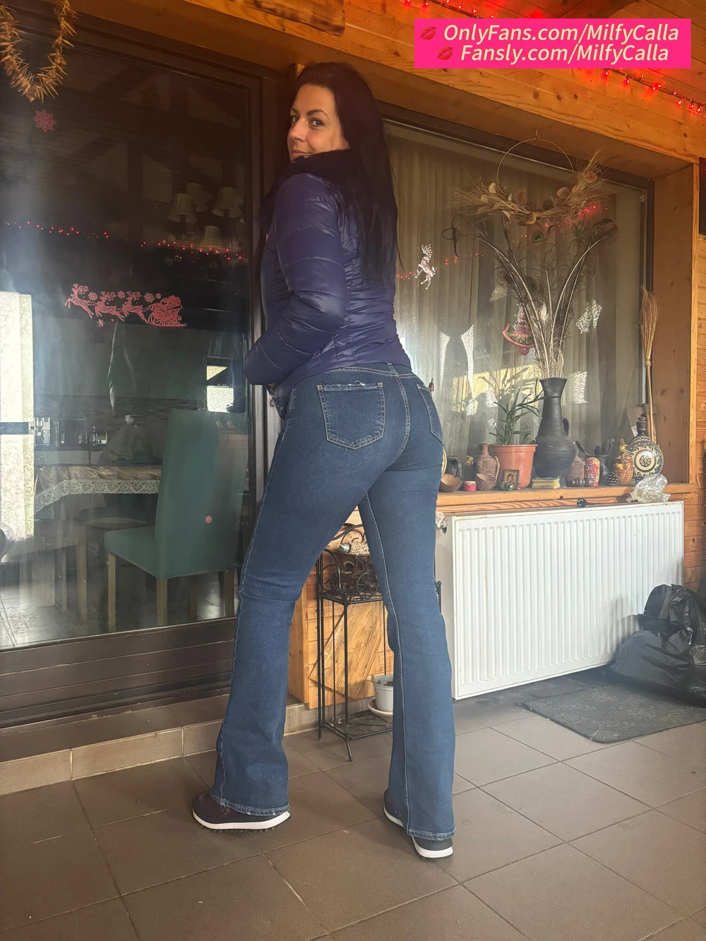 Casual Street Style – Tight Jeans & Puffy Downjacket