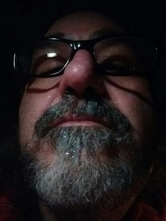 Yüzüme boşalmayı seviyorum 