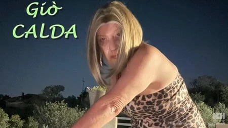 Gio Calda tatilde travesti fahişe