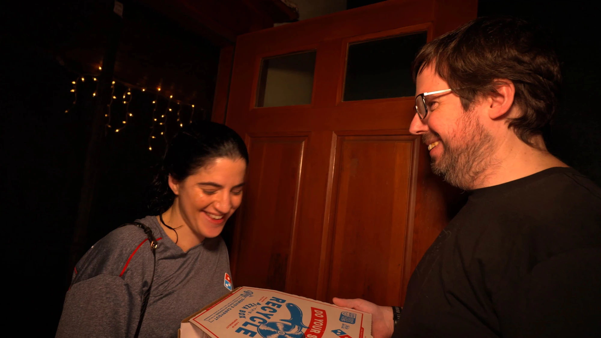 Domin-hoe teslimatı: müşteriler arasında hızlı yüze boşalma