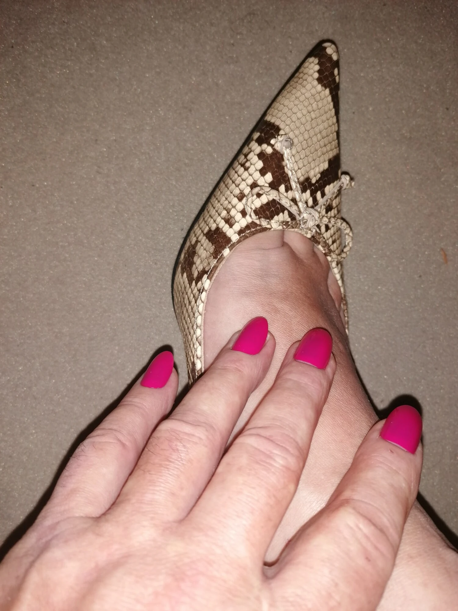 Siyah fisfnet çoraplı kadın kılıklı Beine