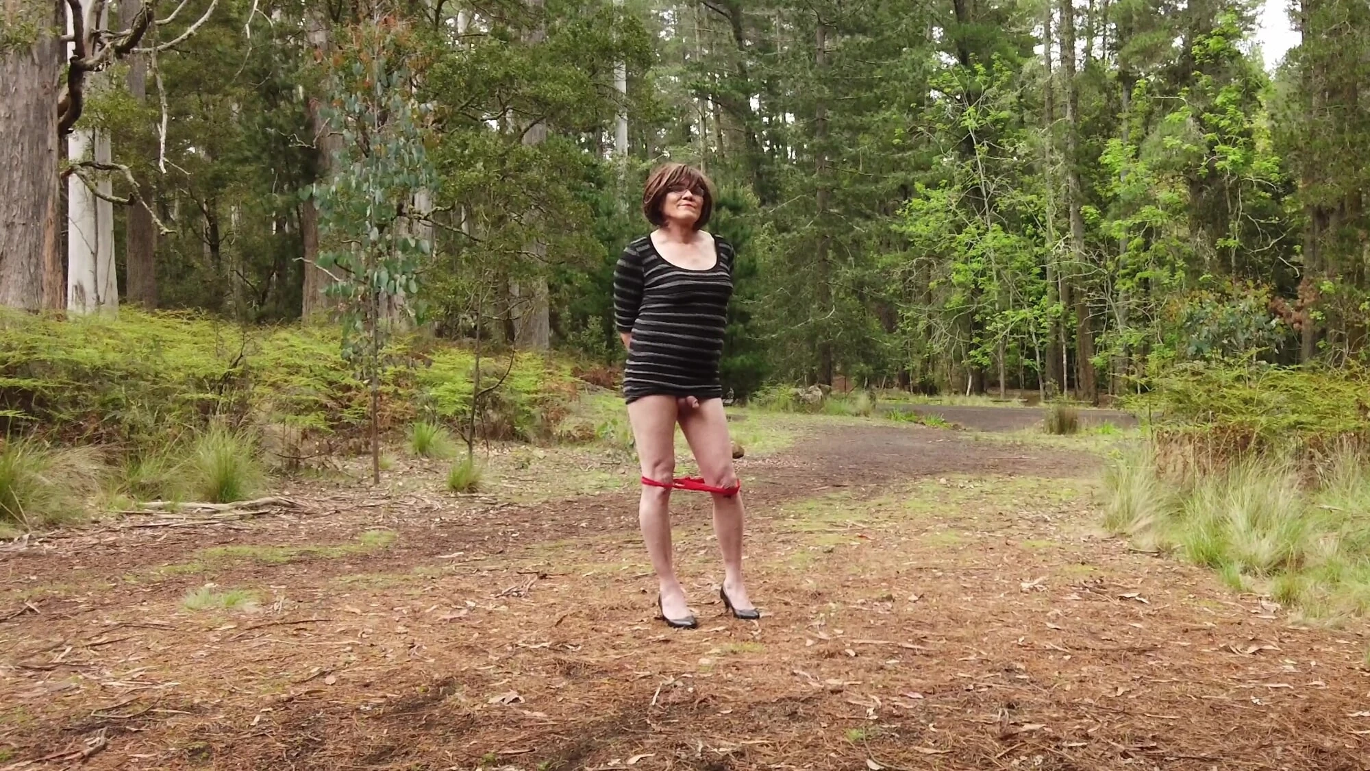 Crossdress Roadtrip - Orman Yol Kenarı Durağı