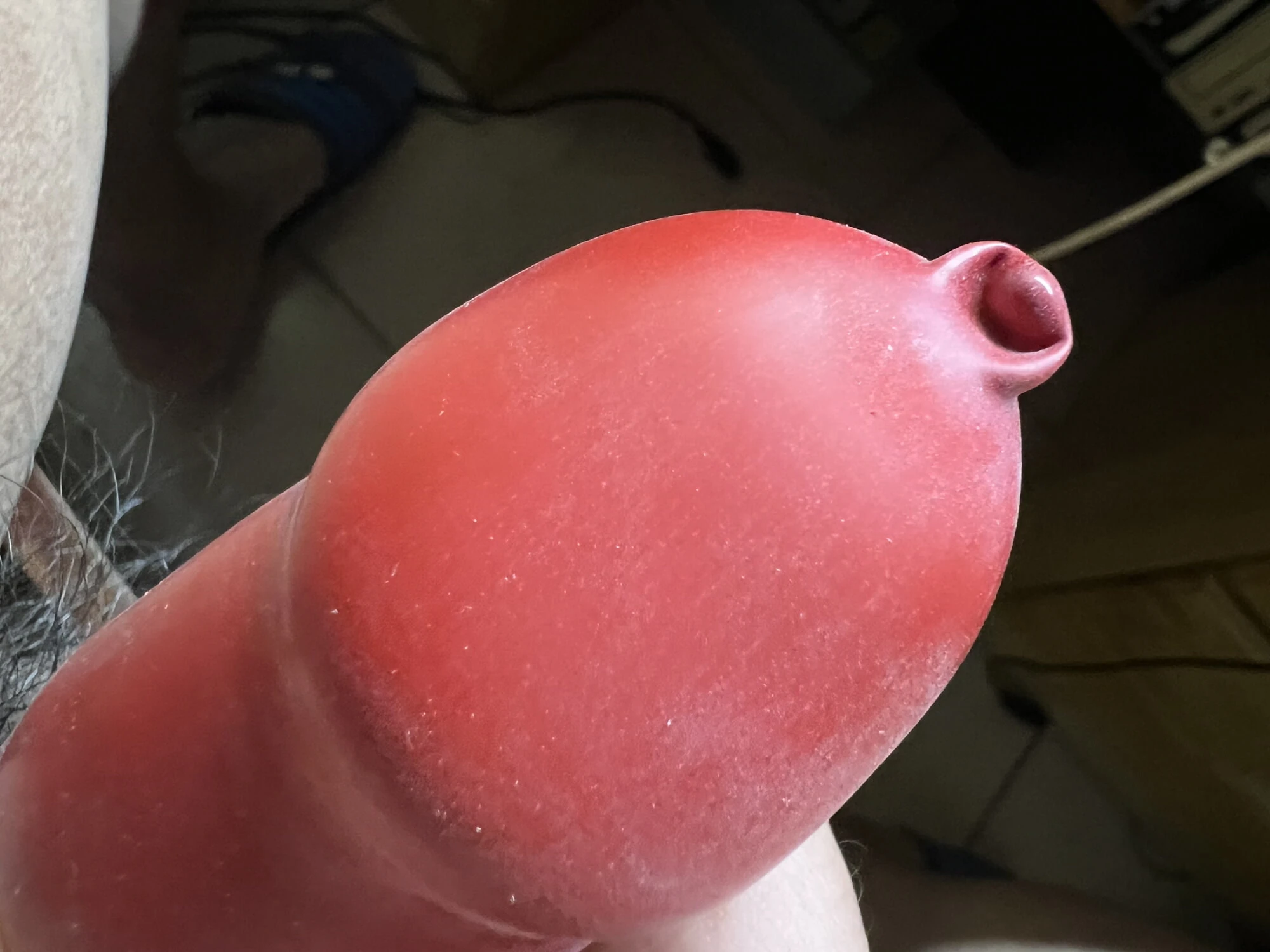 Yarak uzun, kırmızı balon giyiyor 1