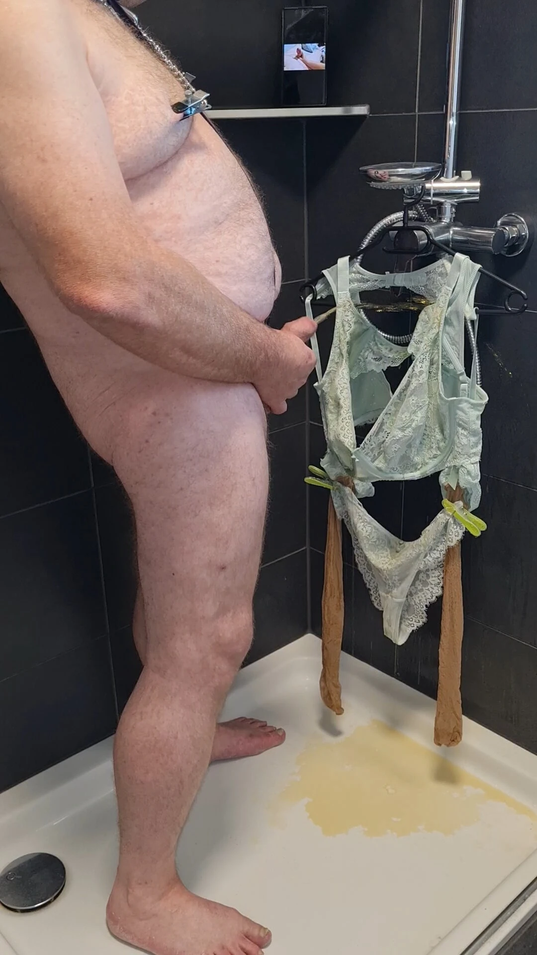 Pissspiele im Badezimmer