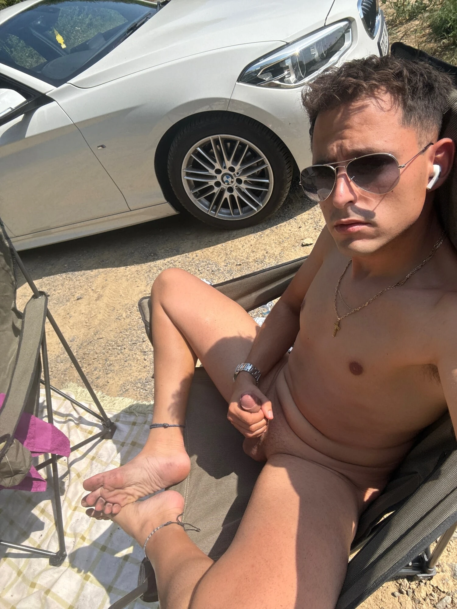 Горячий молодой паренек