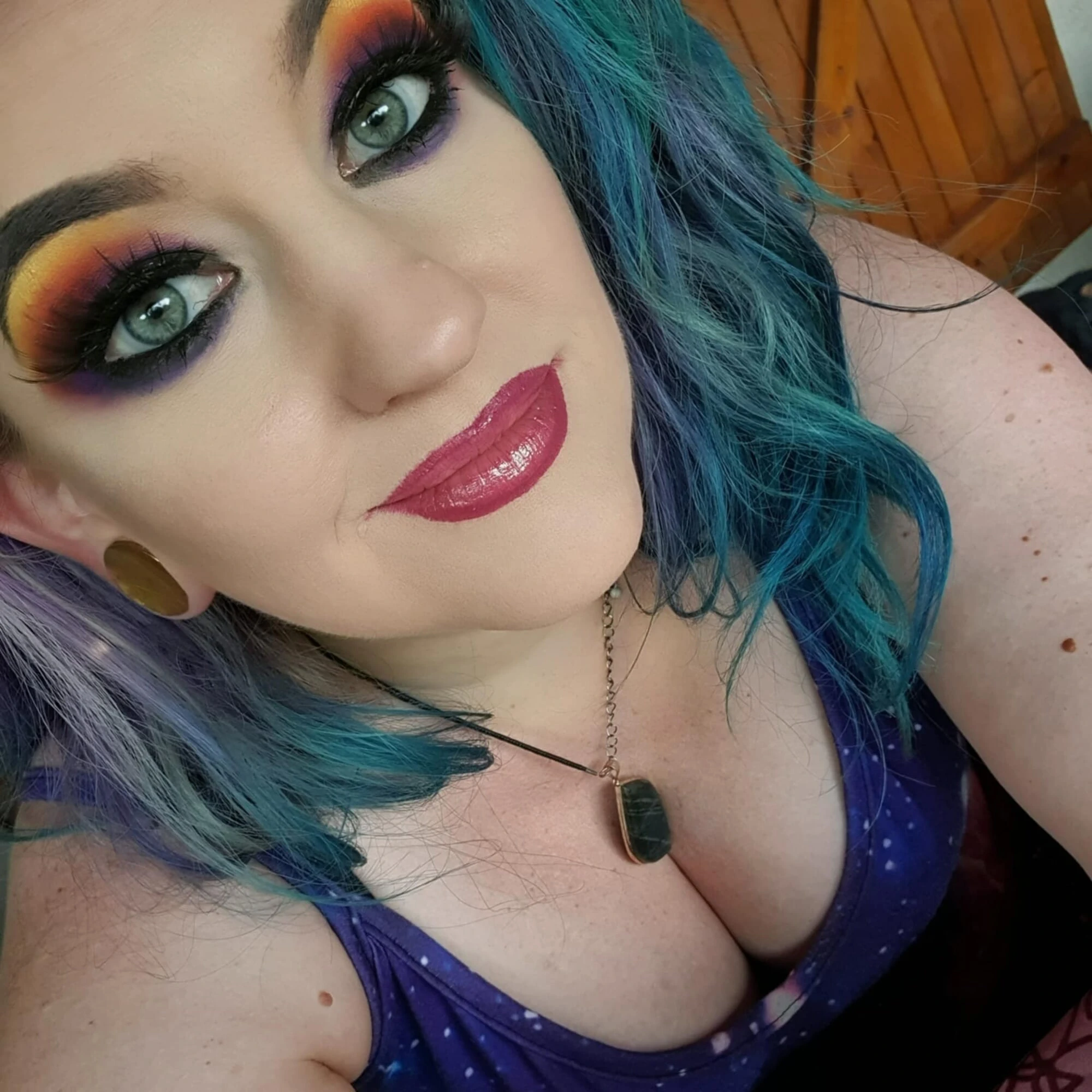 Tombul orta yaşlı seksi kadın Amy Leaf- selfie'ler