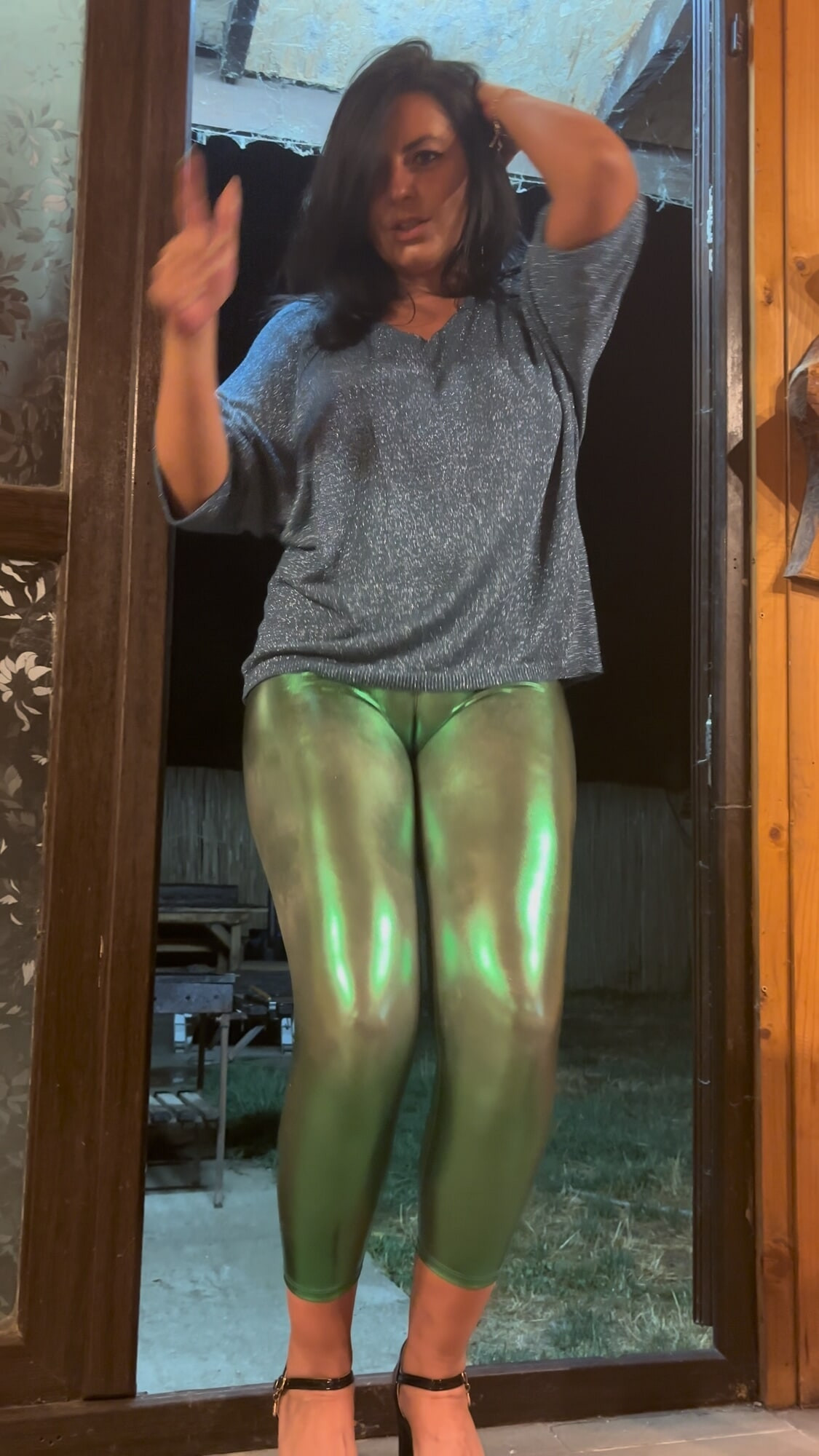 Glossy Leggings Cameltoe Photo Set