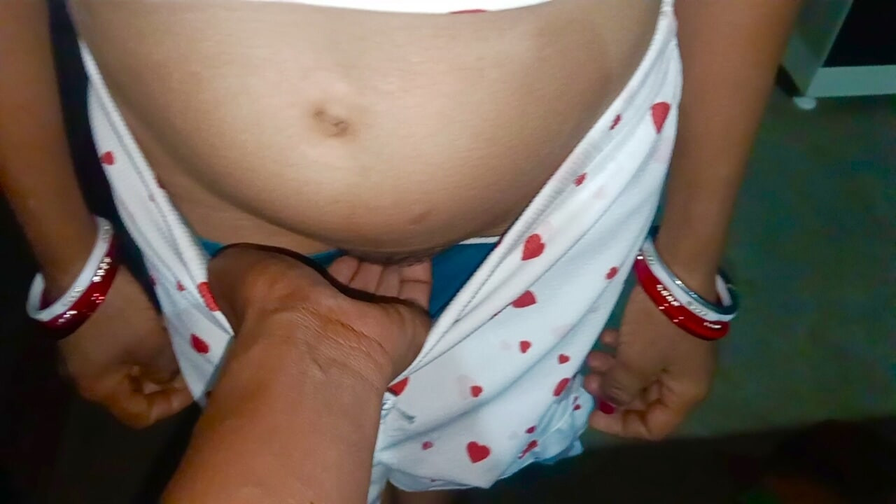 Hintli evli olmayan 18+ yaşındaki genç kızlar büyük sünnetsiz yarağıma istiyor
