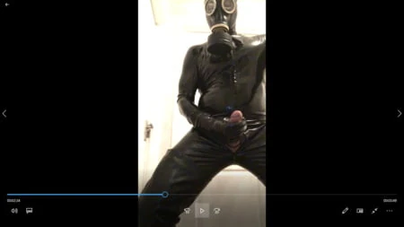 Gaz maskeli catsuit giydirme
