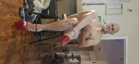 Kırmızı aşırı uzun sivri topuklar ayaklarımı deli eder