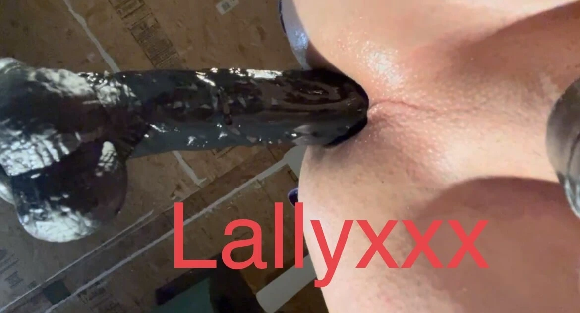 Sex anal with black dildo