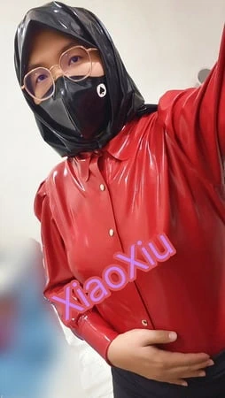 Yeni lateks kırmızı bluzum