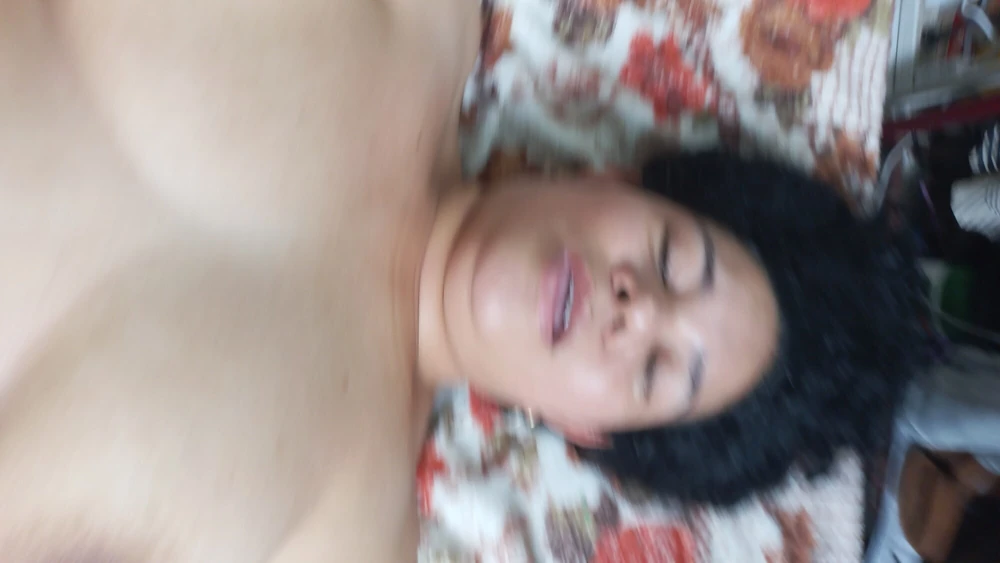 Esposa tetona en lenceria roja #3