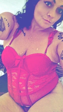 Seksi düzgün vücutlu orta yaşlı seksi kadın 