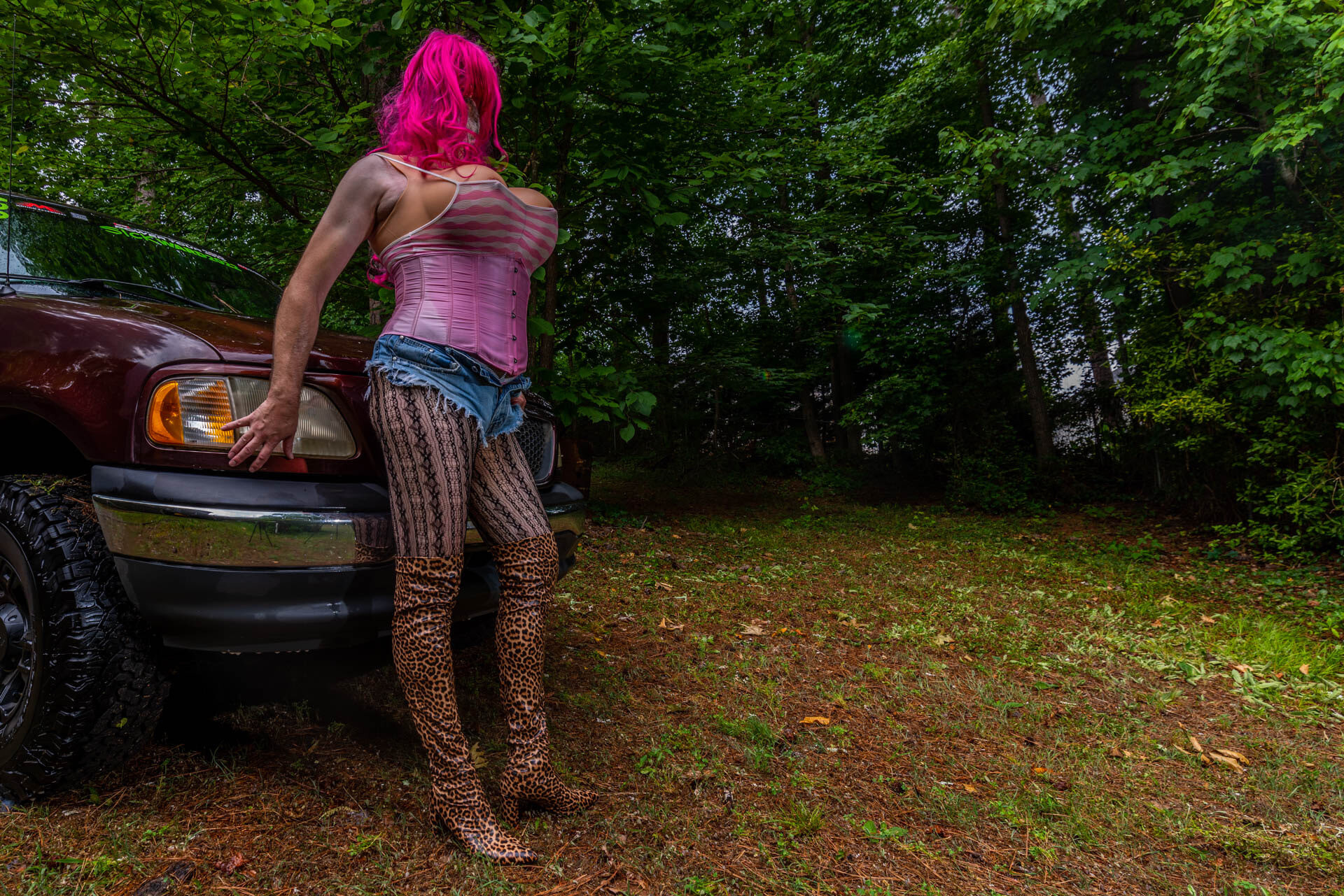 Devasa sahte memeli travesti daisy du'da kamyonumu yıkıyor