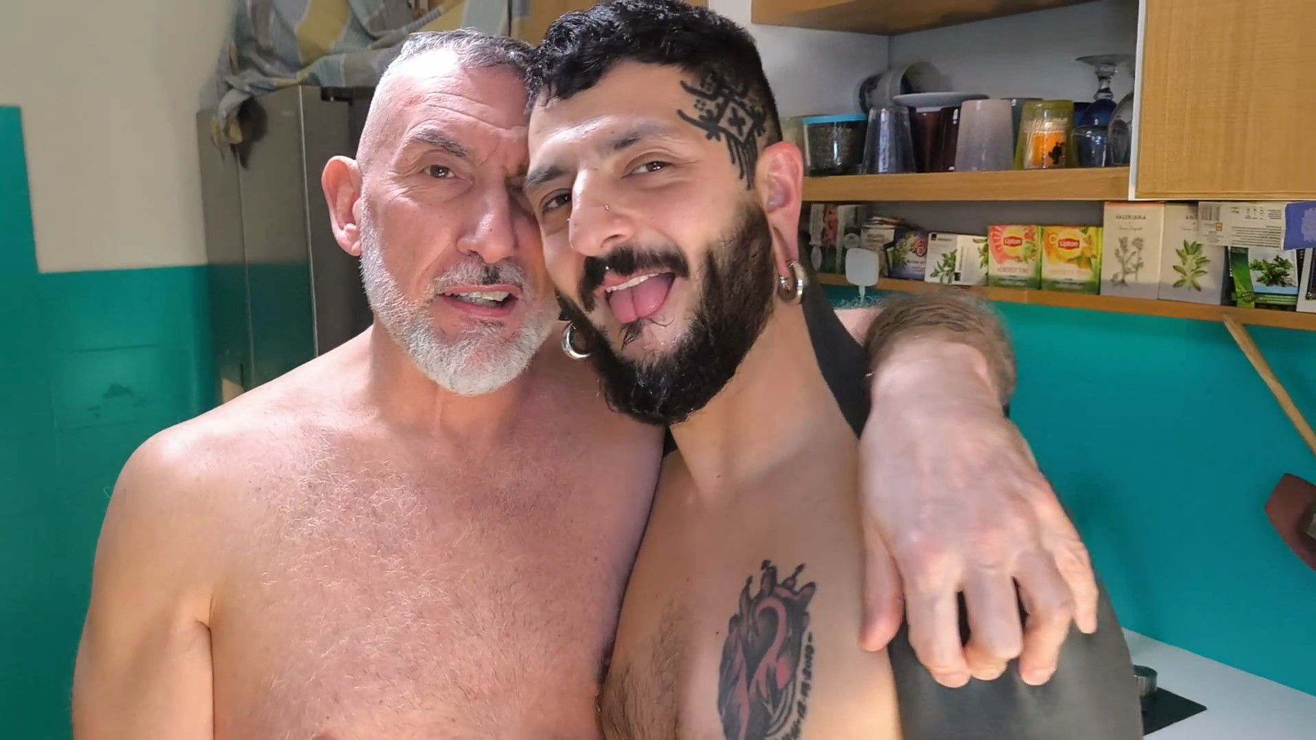 Itapapixxl çırağı marcomoroxxx ile sikişiyor