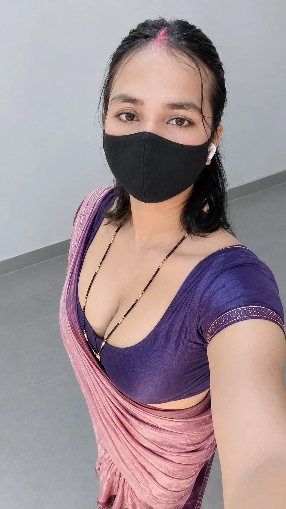 Güzel sari giymiş crossdresser Sapna