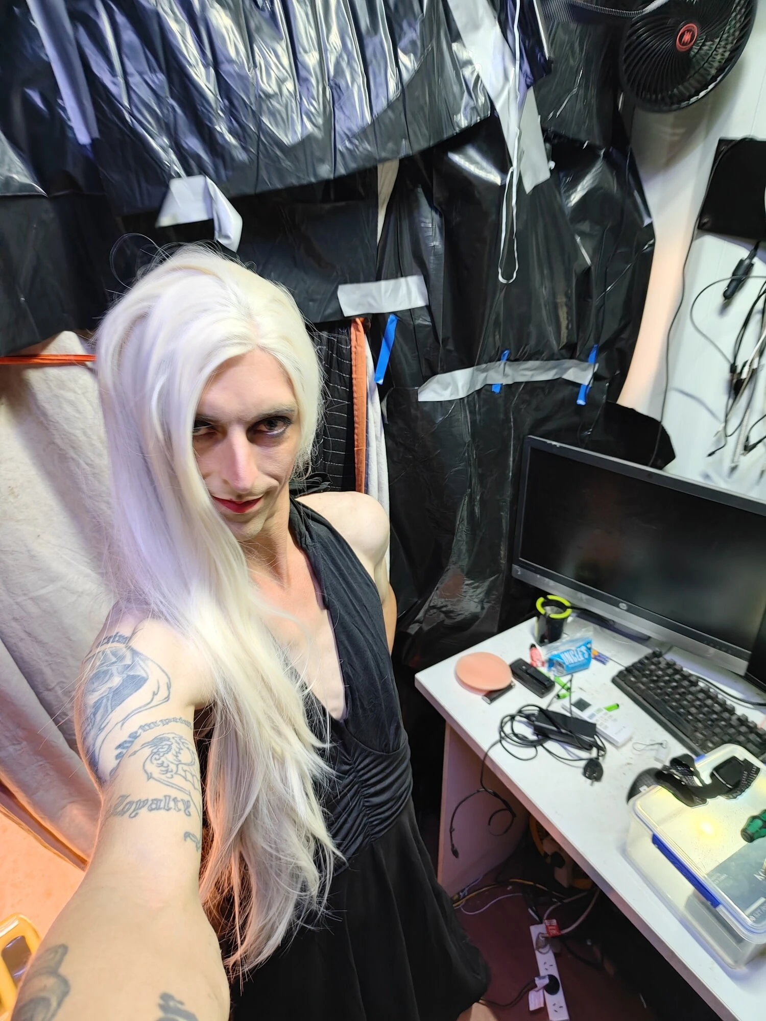 Amy geri döndü