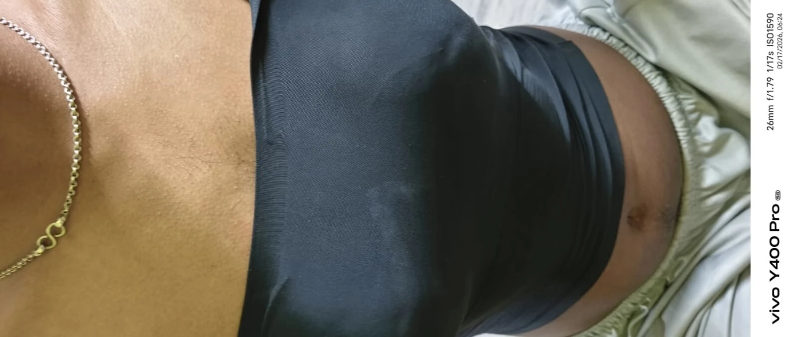 Bir odada ateşli kız