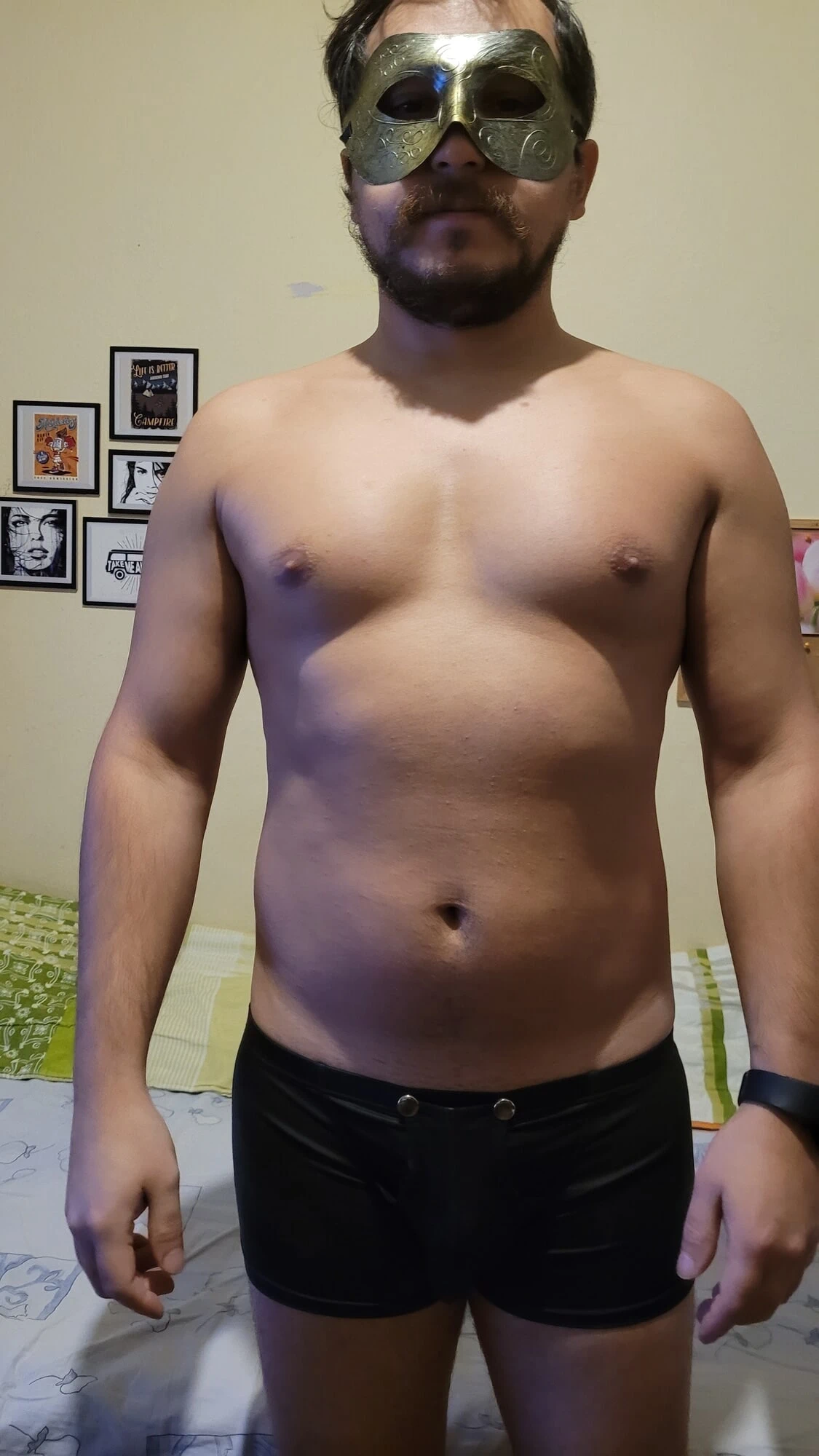 Daralı taytlı delikanlının seksi fotoğrafları