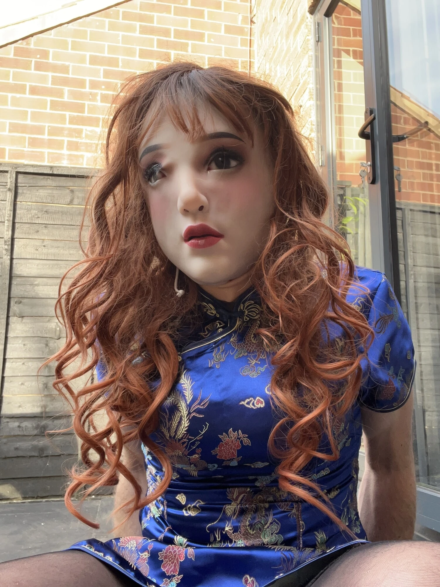 Oryantal elbiseli travesti