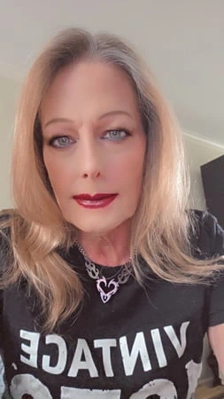 Kadın kılıklı sürpriz 