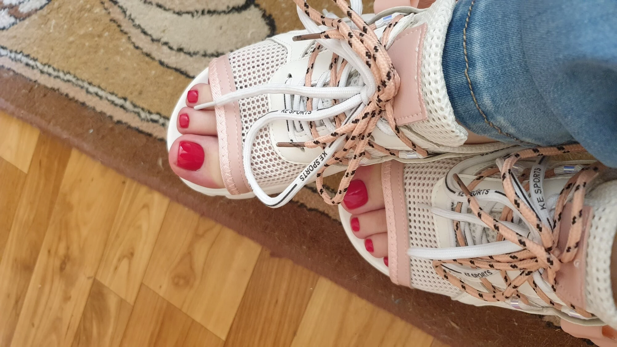 Eşcinsel kızım manikür ve pedikür) 💅