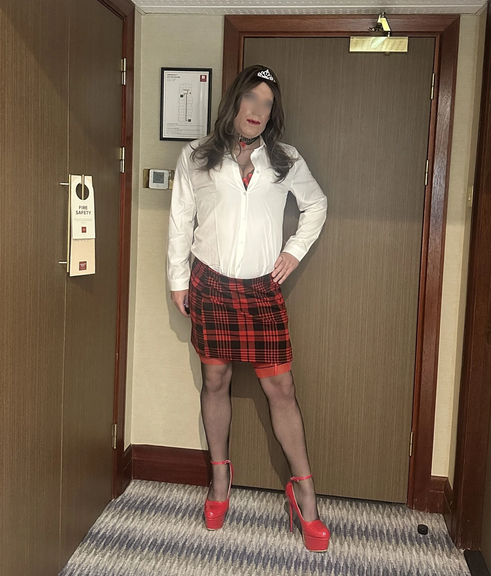 Suziexxx sekreter büyük zenci yarağı sürtüğüne dönüşüyor  