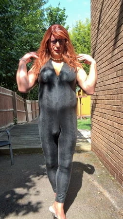 Siyah pvc catsuit giyen seksi travesti kellycd2022 