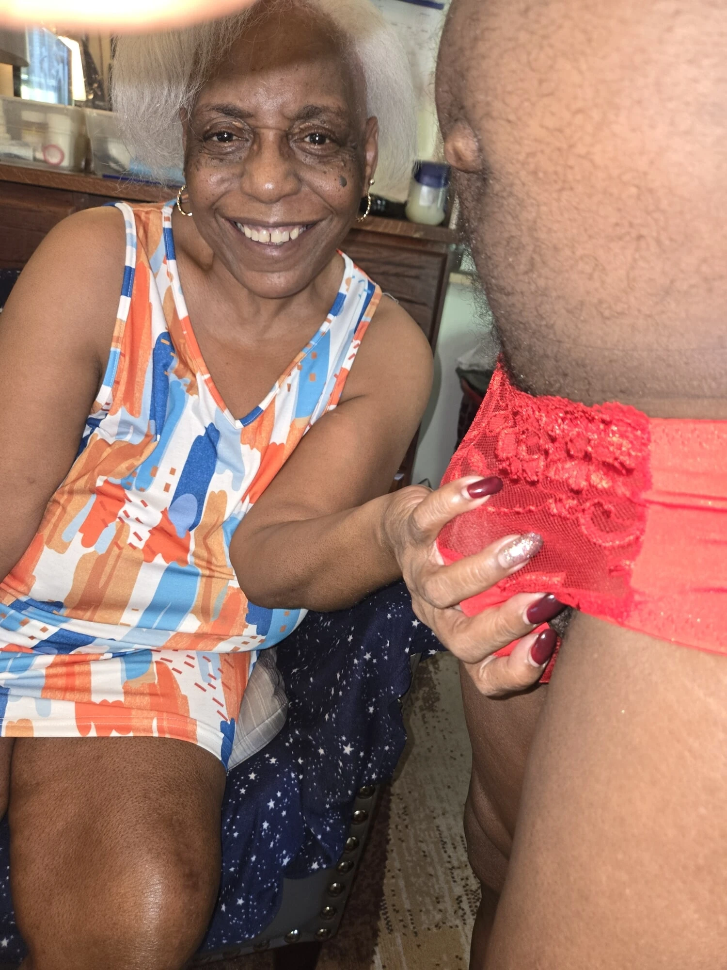 День красных трусиков мужа