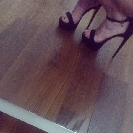 Seksi Bir Şey.. Yüksek Topuklar.. Ayak Fetişi..