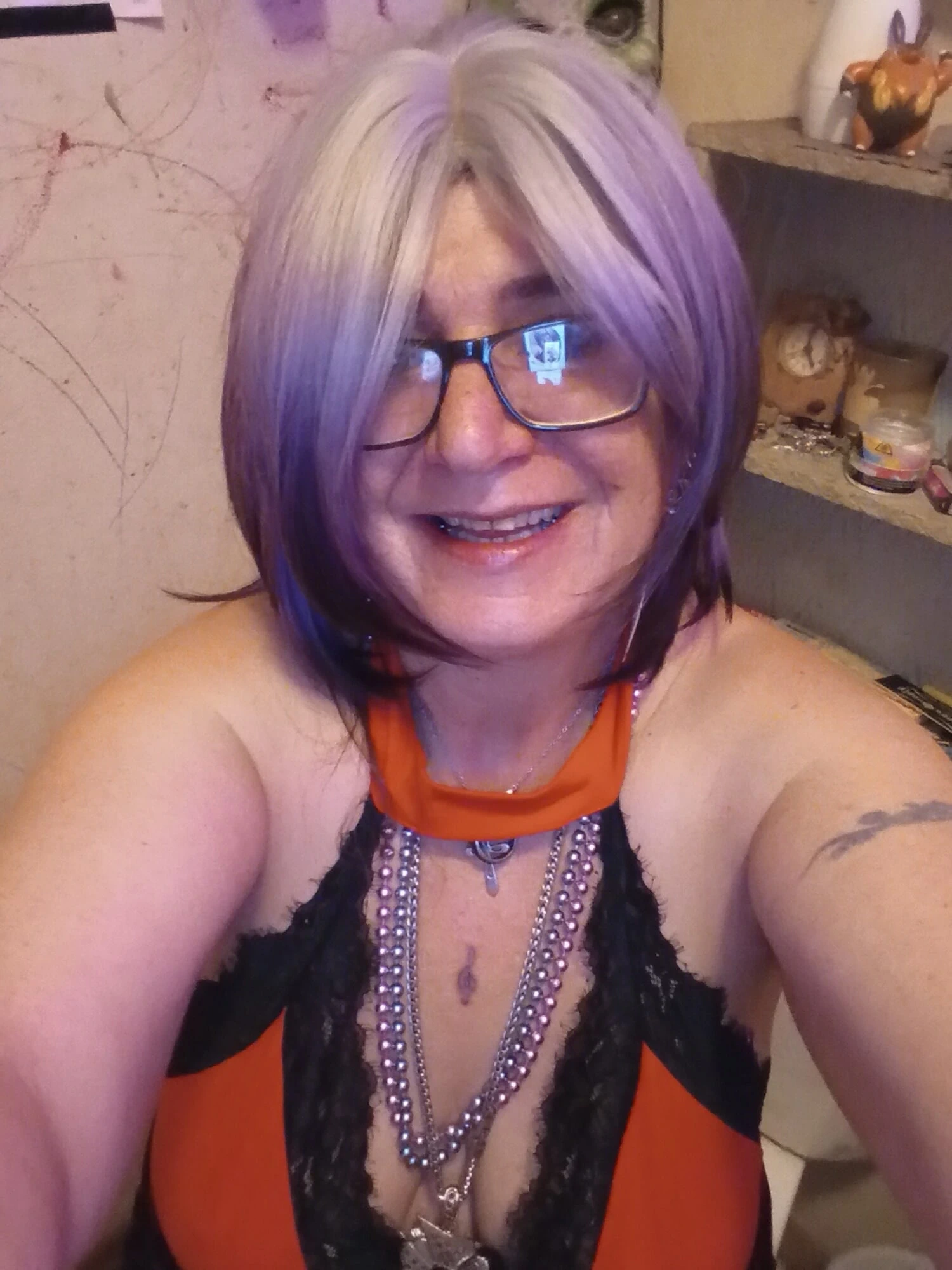 Yeni kısa kırmızı elbise