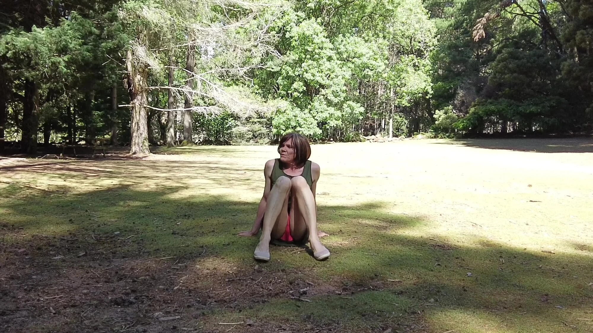 Crossdress roadtrip - parkta otur