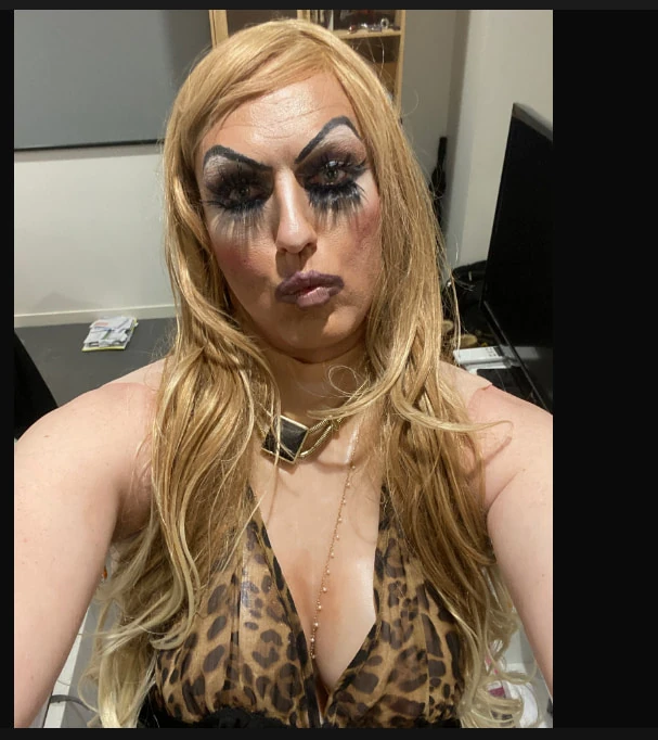 Crossdresser sammi evde