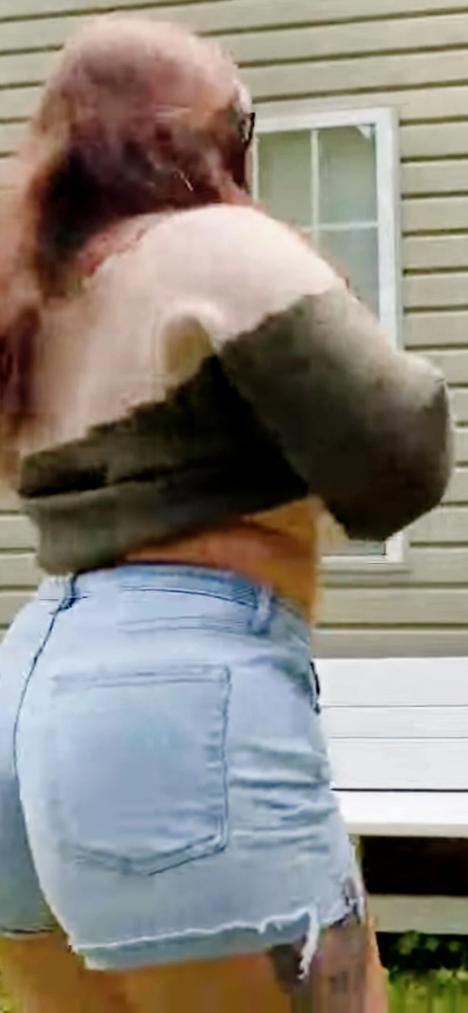 Я был на улице в своем зеленом свитере у окна моего босса 43f