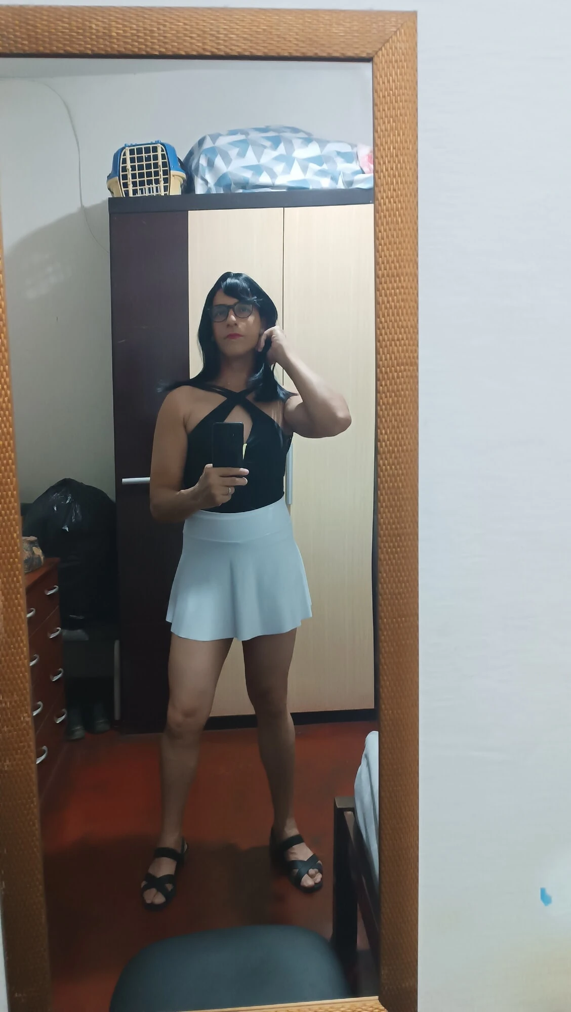 Sakura nakamura giyinen beyaz ve siyah 